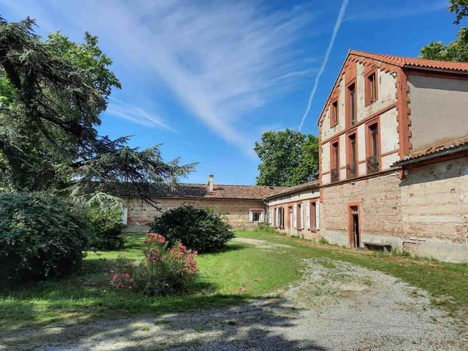 Gite Au Coeur Du Chateau Flotis Castelnau-dʼEstrétefonds Exteriör bild